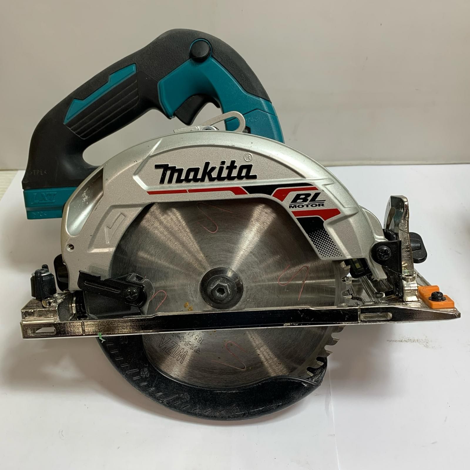 ♭♭MAKITA マキタ 165 mm 充電式マルノコ 2025.4製 本体のみ HS 631 D