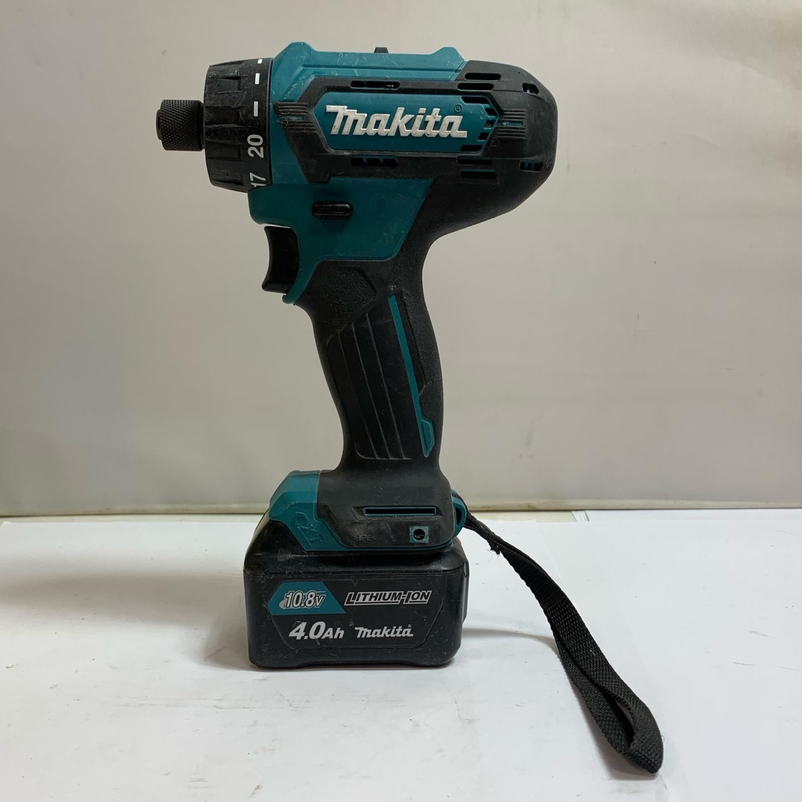 ♭♭MAKITA マキタ 充電式ドライバドリル 10 8 V バッテリー4 0 AH 付 DF 033 D