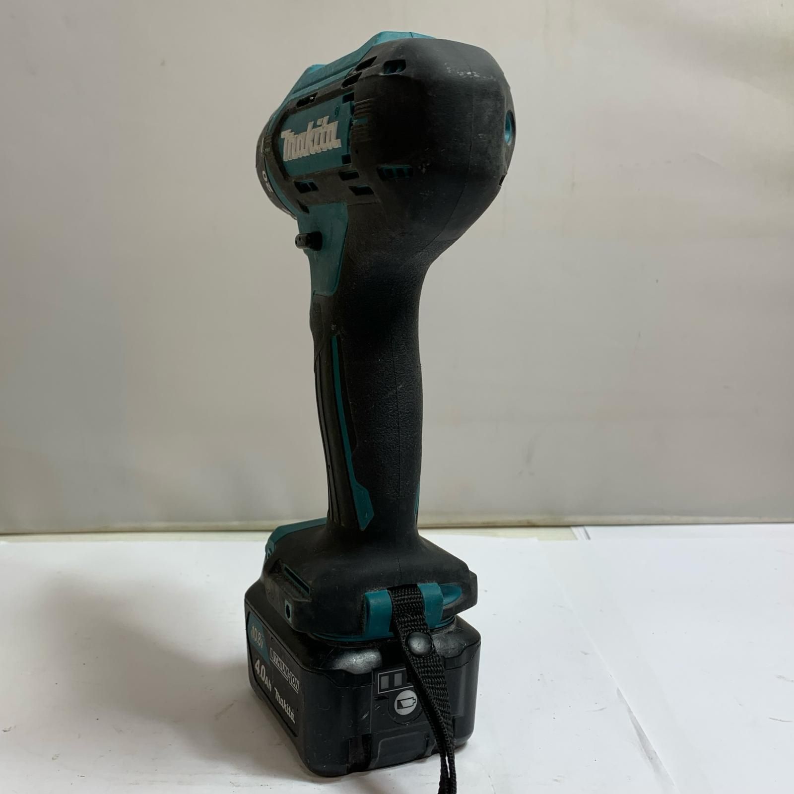 ♭♭MAKITA マキタ 充電式ドライバドリル 10.8 V バッテリー4.0 AH × 付 DF 033 D