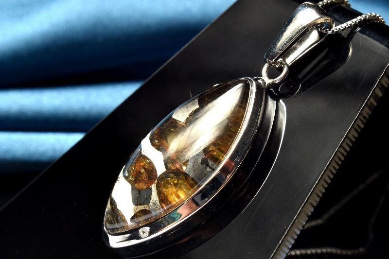 希少◇ロシア産 パラサイト隕石 24x12mm ペンダントトップ 1個売り 