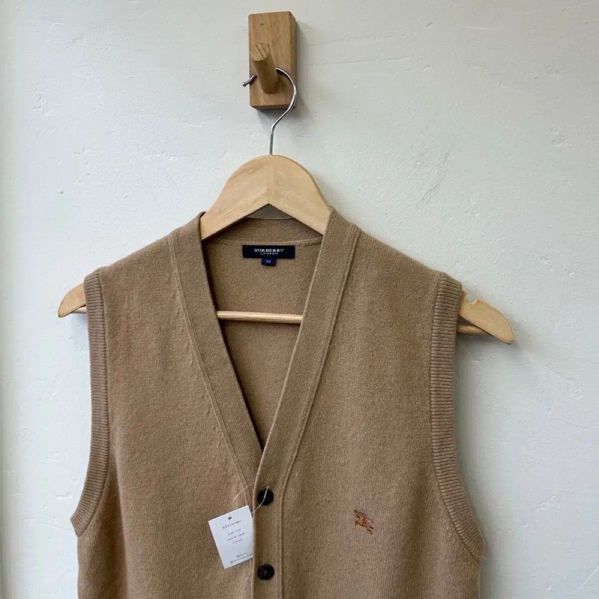 15173 - バーバリー ベージュ ニット ベスト - メルカリ