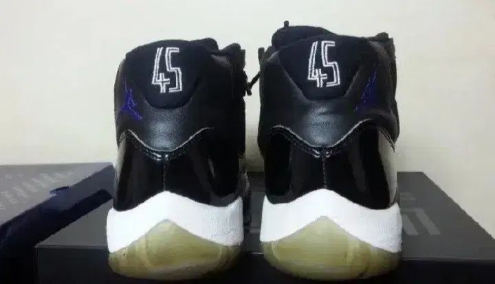 ナイキ ジョーダン11