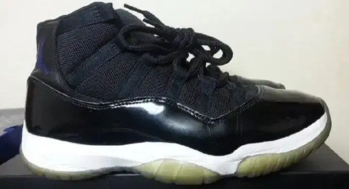 ナイキ ジョーダン11
