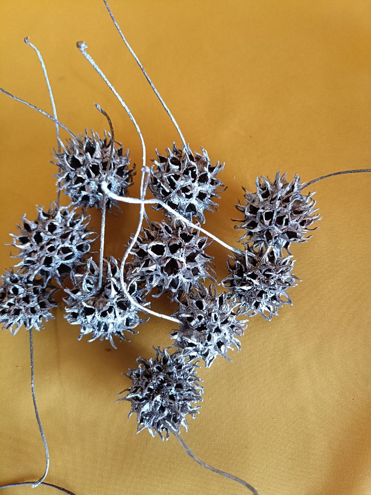 リース材料 モミジバフウゴールド、シルバー、ホワイト - メルカリ