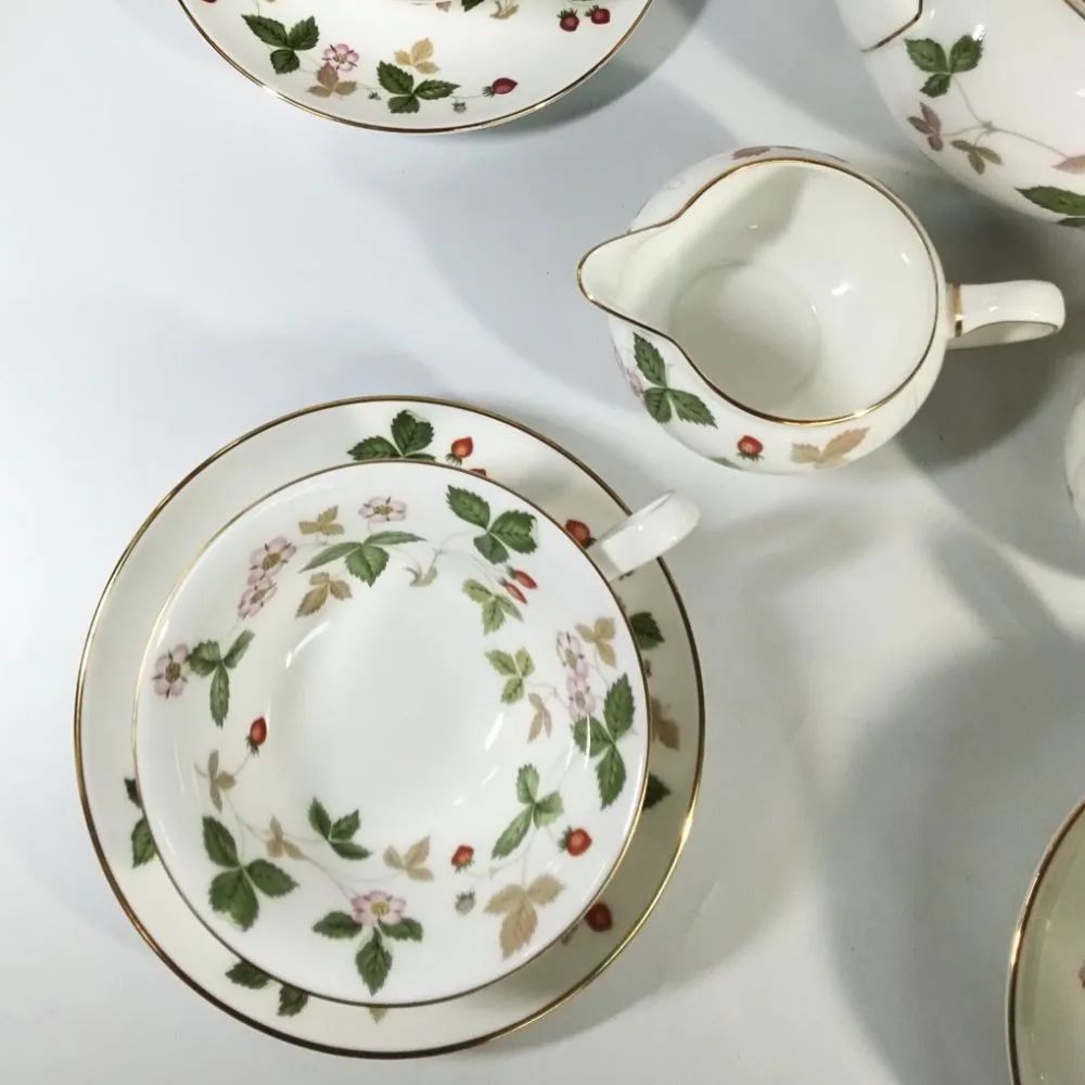 ウェッジウッド ワイルドストロベリー 黒壺 ティーカップ＆ソーサー 6客 ティーポット シュガーポット クリーマー各 計9点セット NO 01071