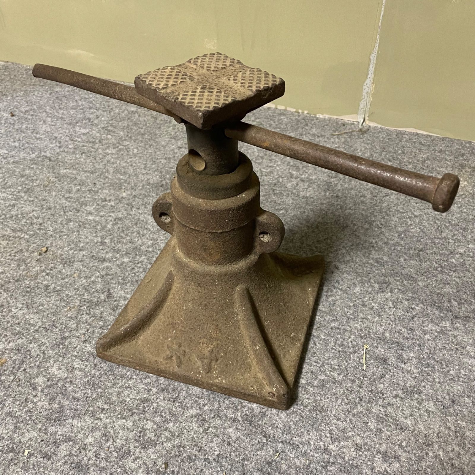 ♭ 建築ジャッキ 六寸 建設用ジャッキ 足場 ジャッキベース