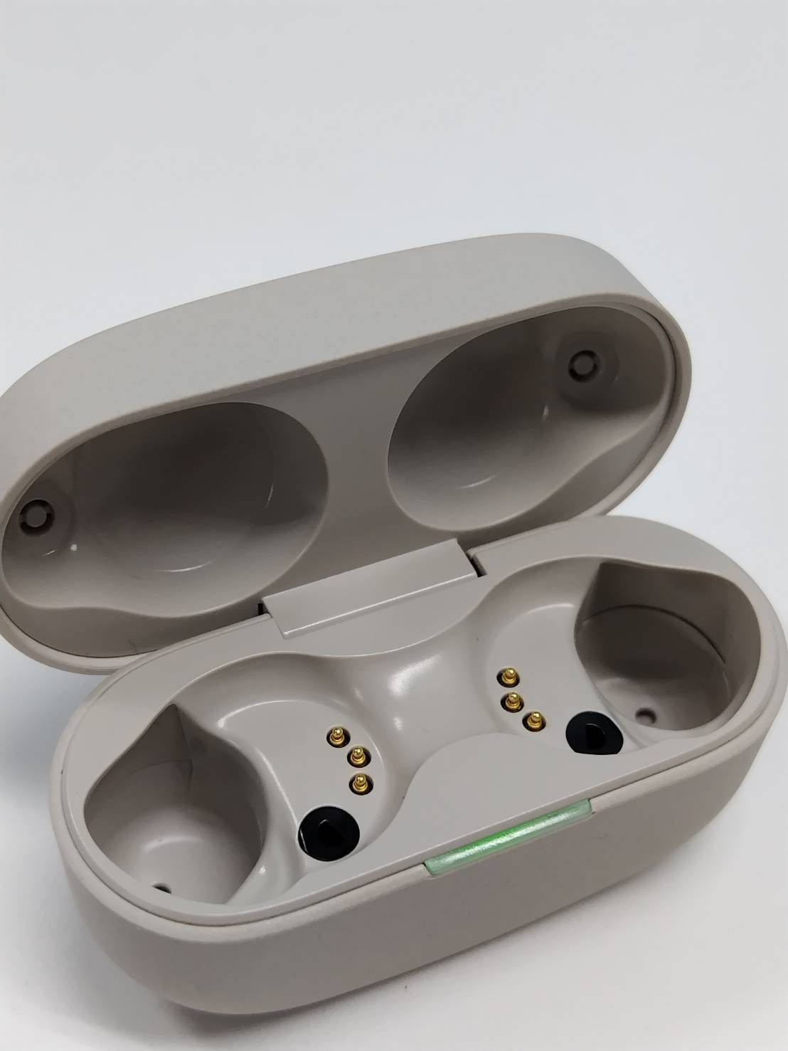 美品】SONY WF-1000XM4/YY2948/プラチナシルバー/充電ケースのみ