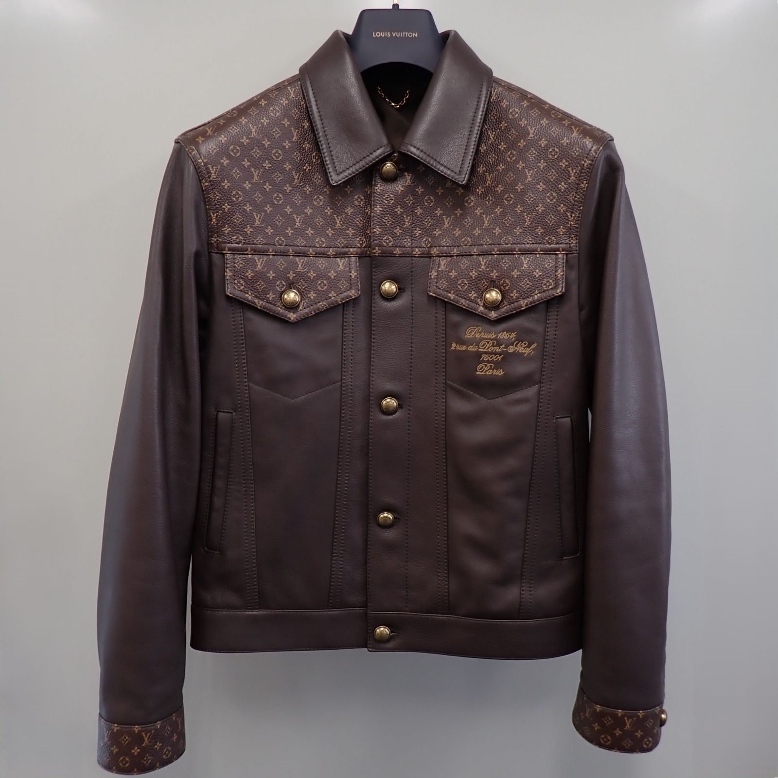 美品 LOUIS VUITTON ルイヴィトン エンベリッシュド レザートラッカー