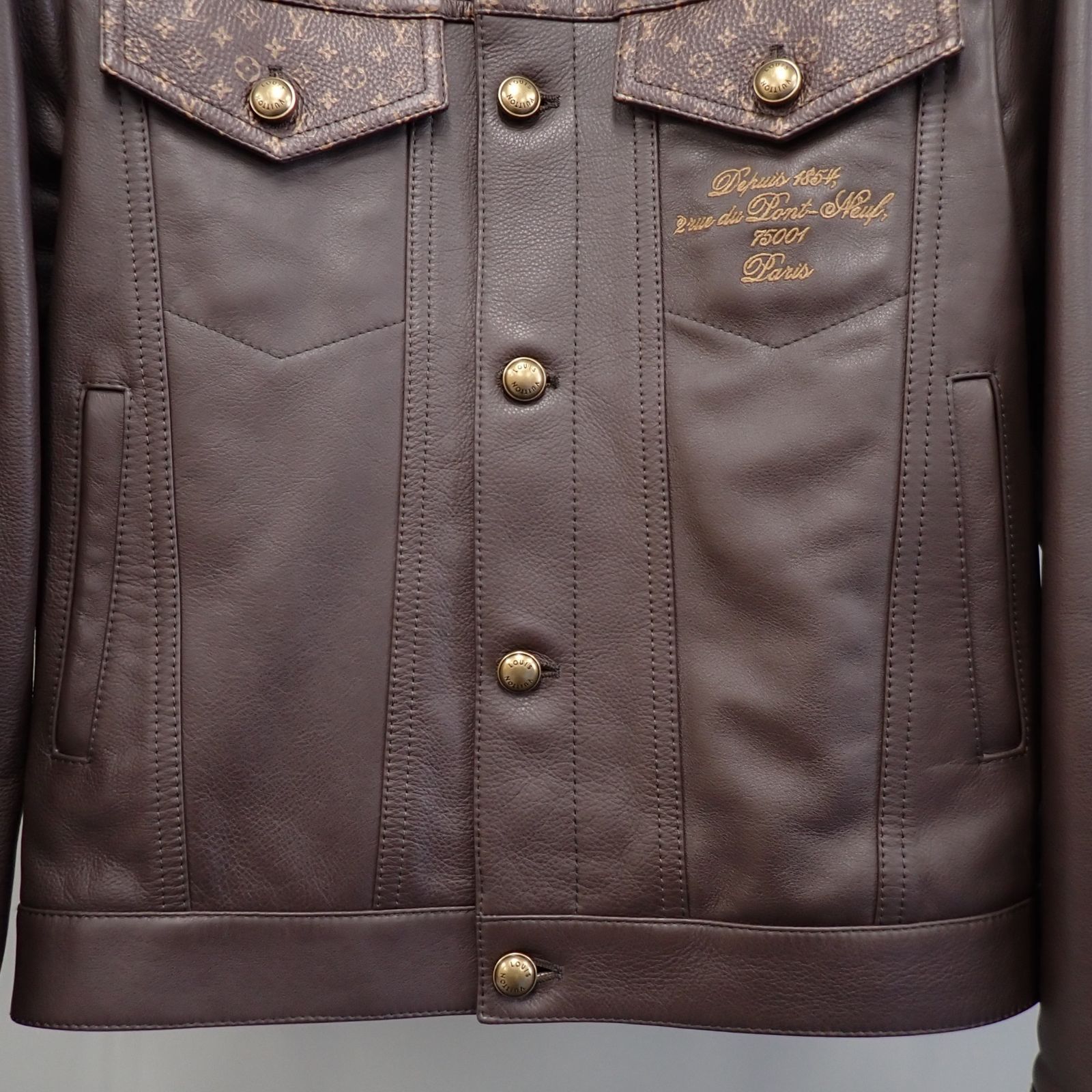 美品 LOUIS VUITTON ルイヴィトン エンベリッシュド レザートラッカー