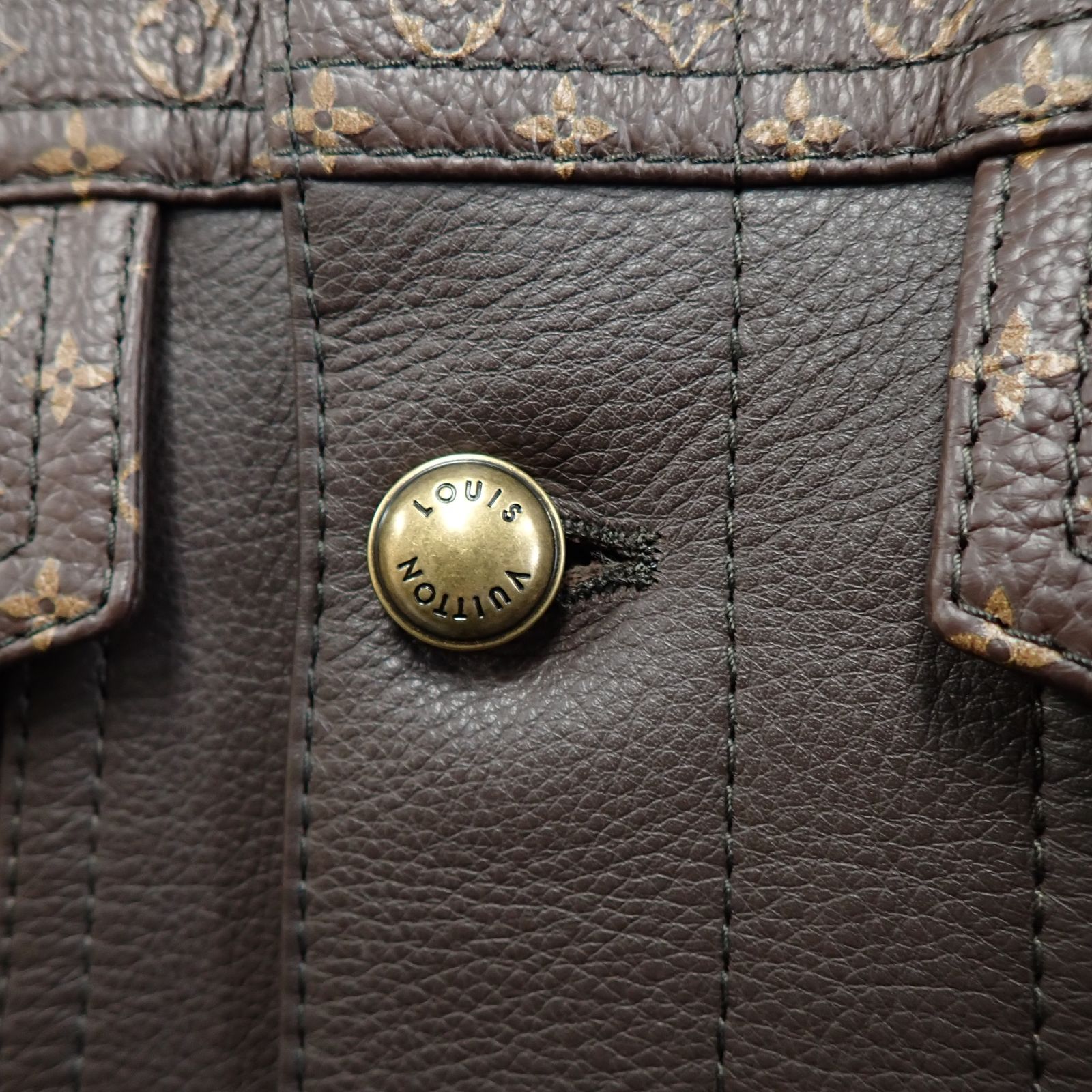 美品 LOUIS VUITTON ルイヴィトン エンベリッシュド レザートラッカー 