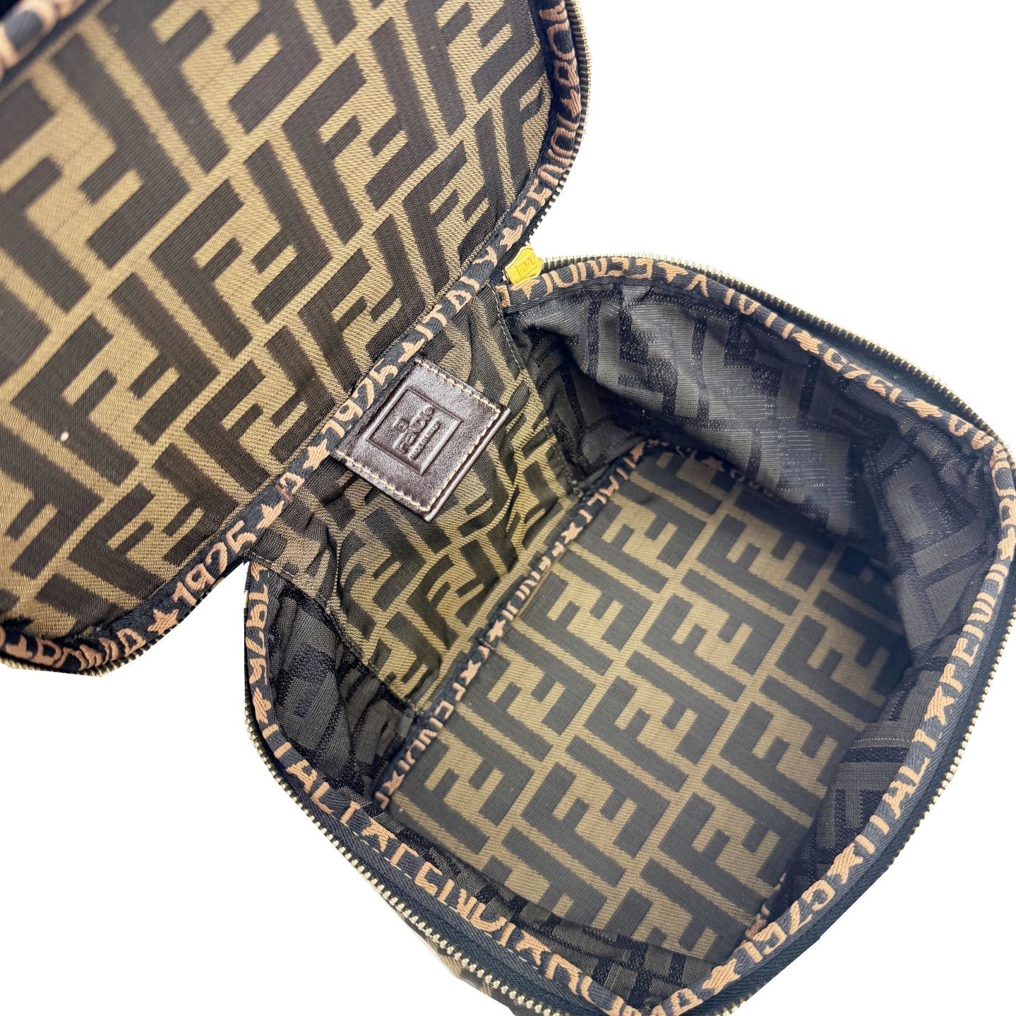 FENDI フェンディ ズッカ バニティバッグ 折りたたみ ナイロン レザー