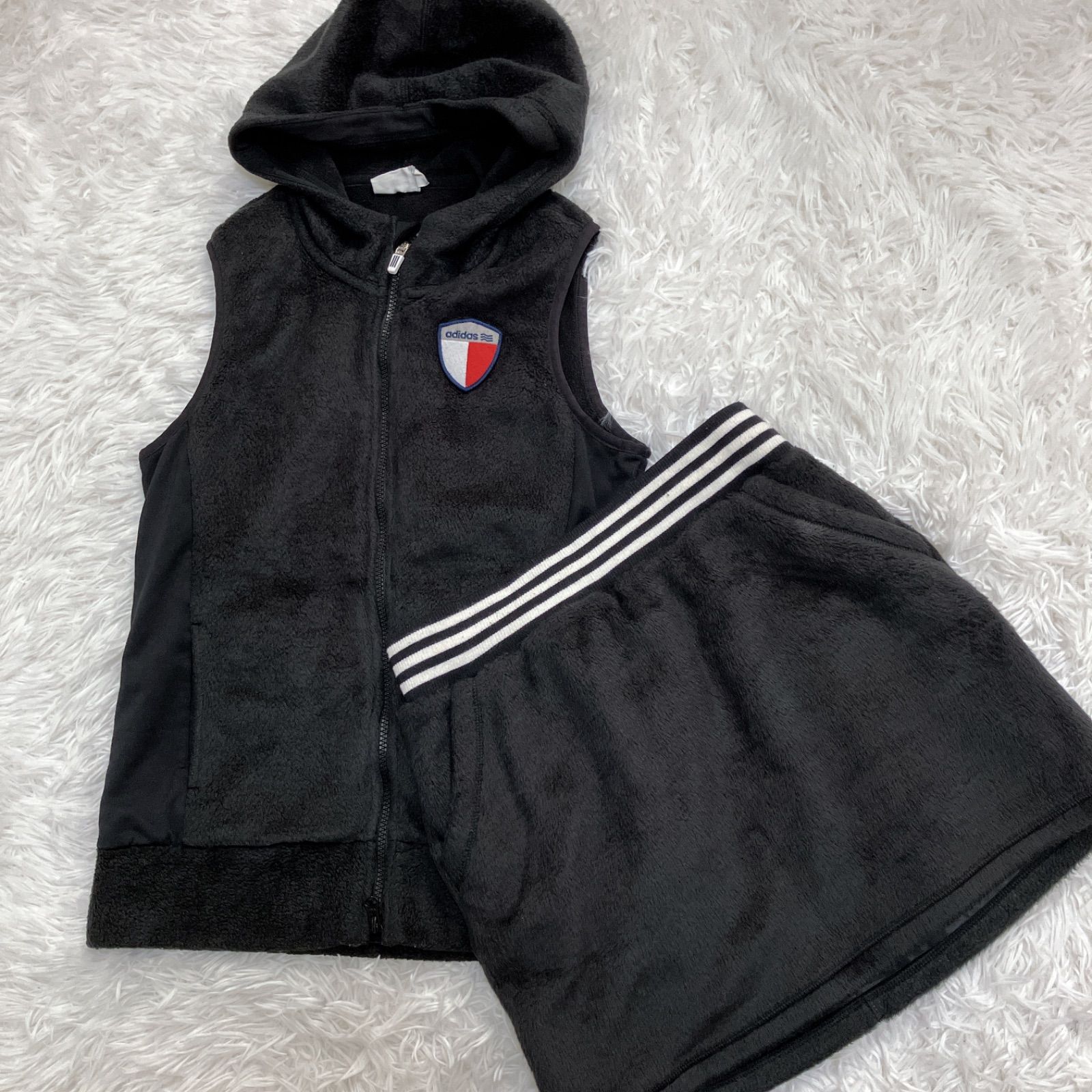 アディダスゴルフ ボア フリース セットアップ ベスト スカート - メルカリ