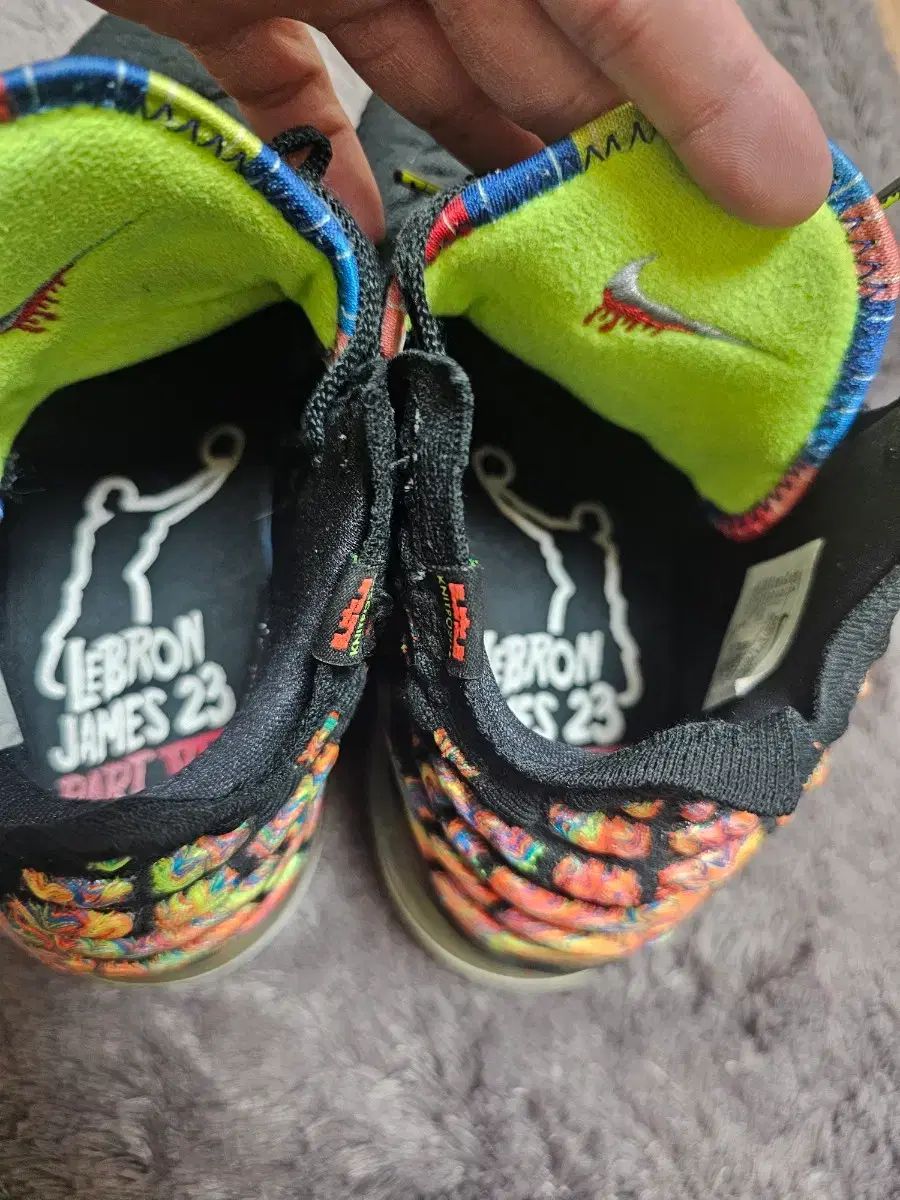 ナイキ レブロン17 ジェームス 285 バスケットボール練習 シューズ(男性用) 