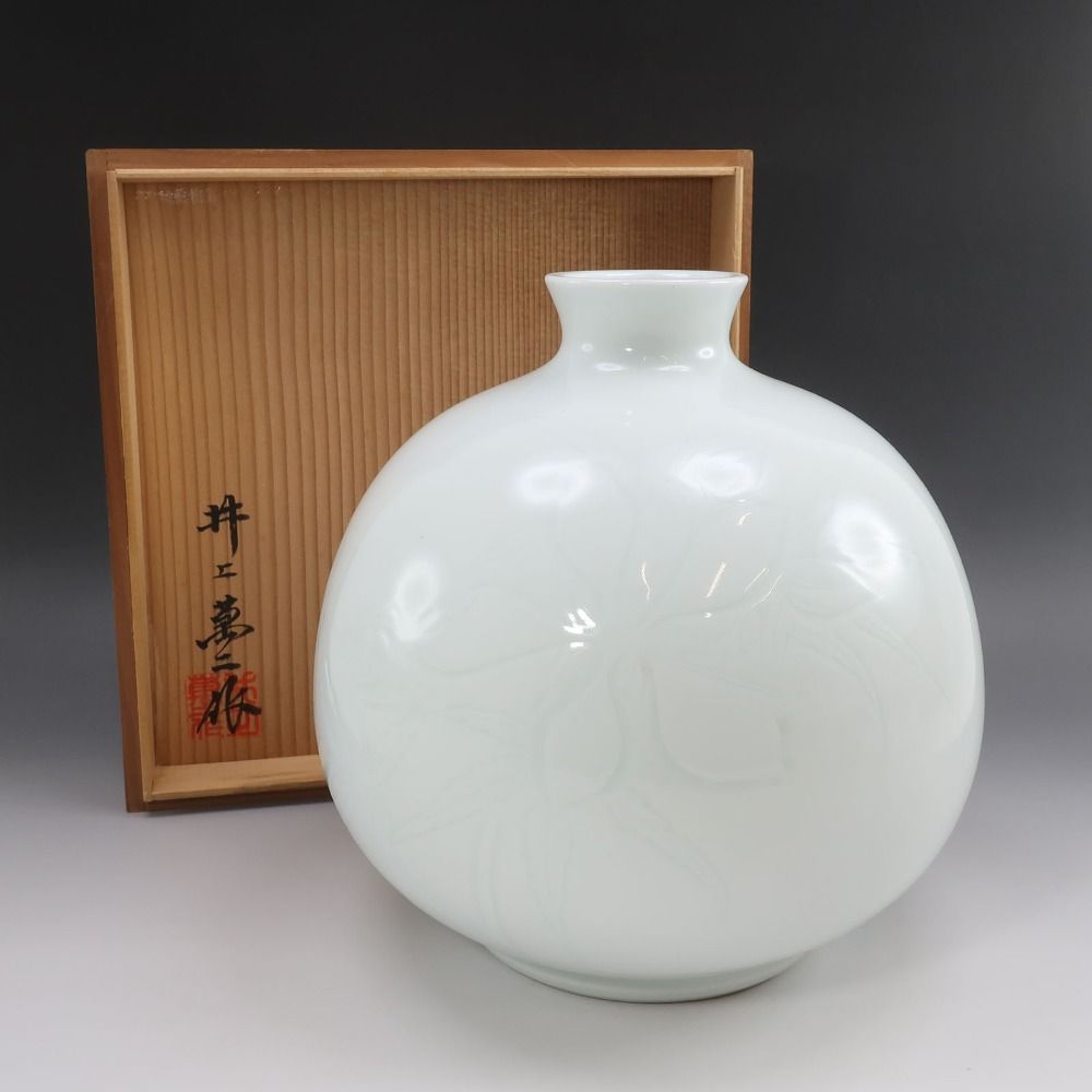 人間国宝 井上萬二 白磁彫文壺 陶磁器 _ 花瓶 - メルカリ