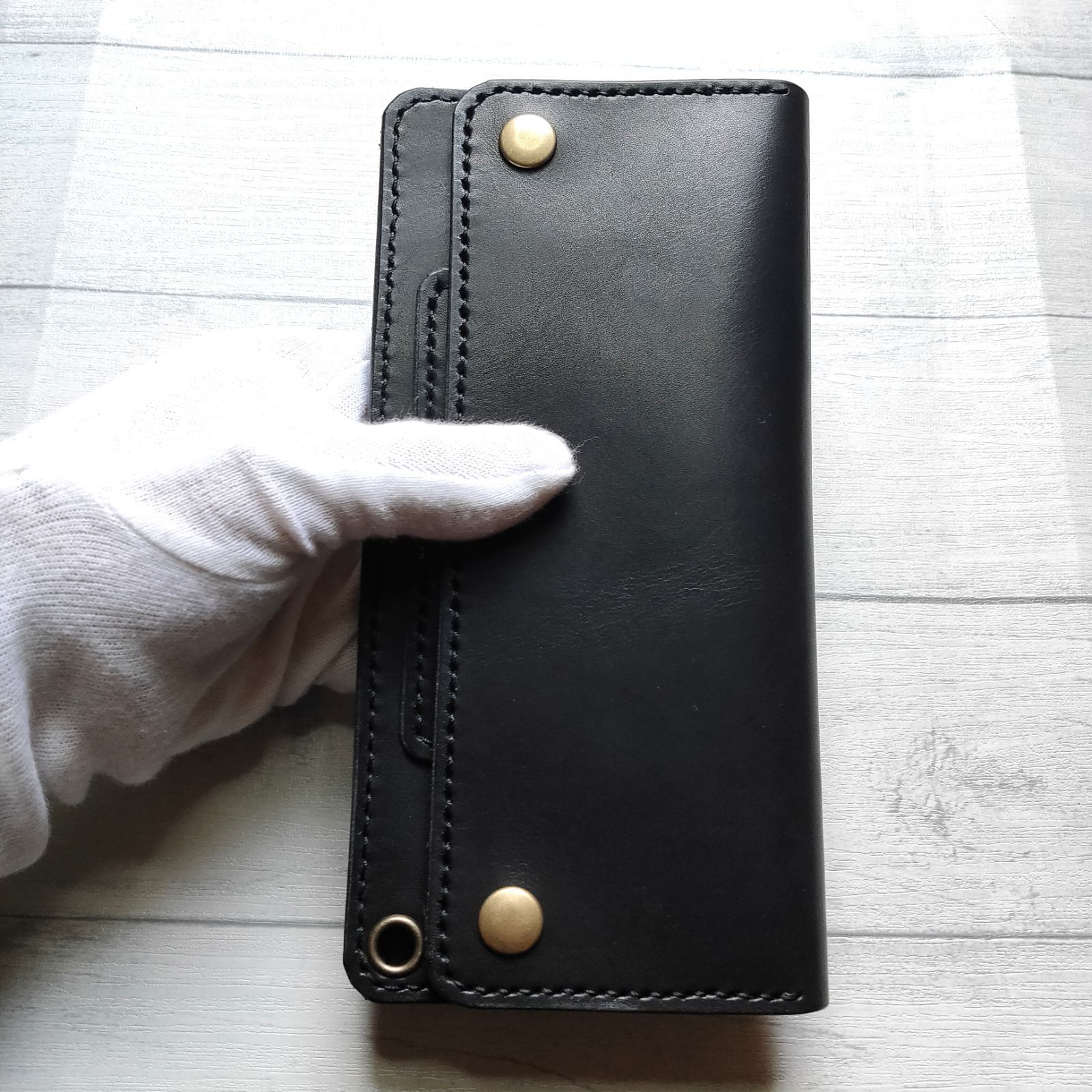 牛革トラッカーウォレット　ロングサイズ　 ブラック　金具アンティーク色　シンプル 牛革トラッカーウォレット ロングサイズ ブラック 金具アンティーク色