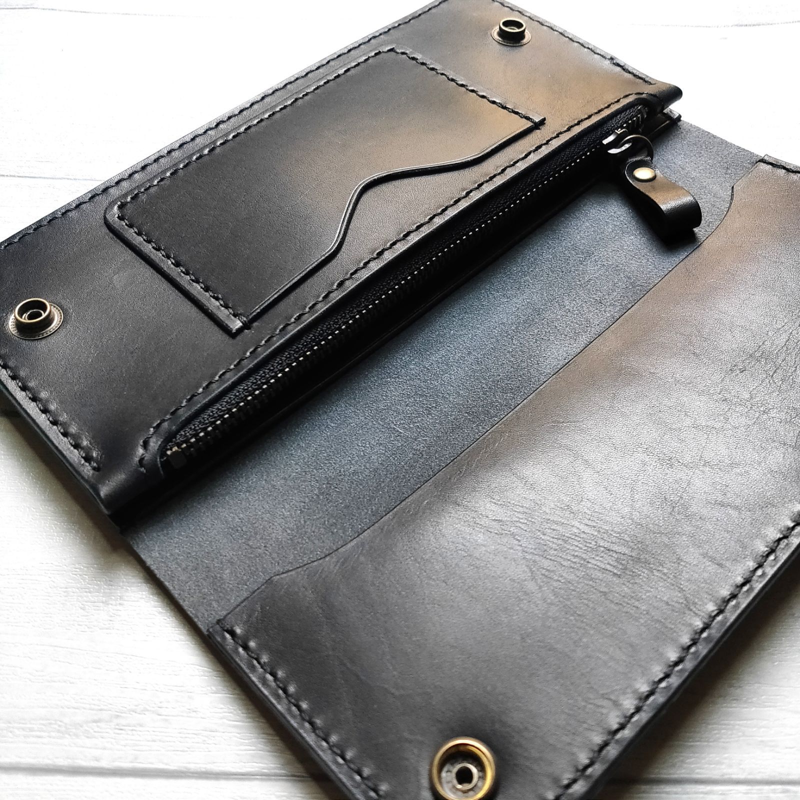 牛革トラッカーウォレット ロングサイズ ブラック 金具アンティーク色