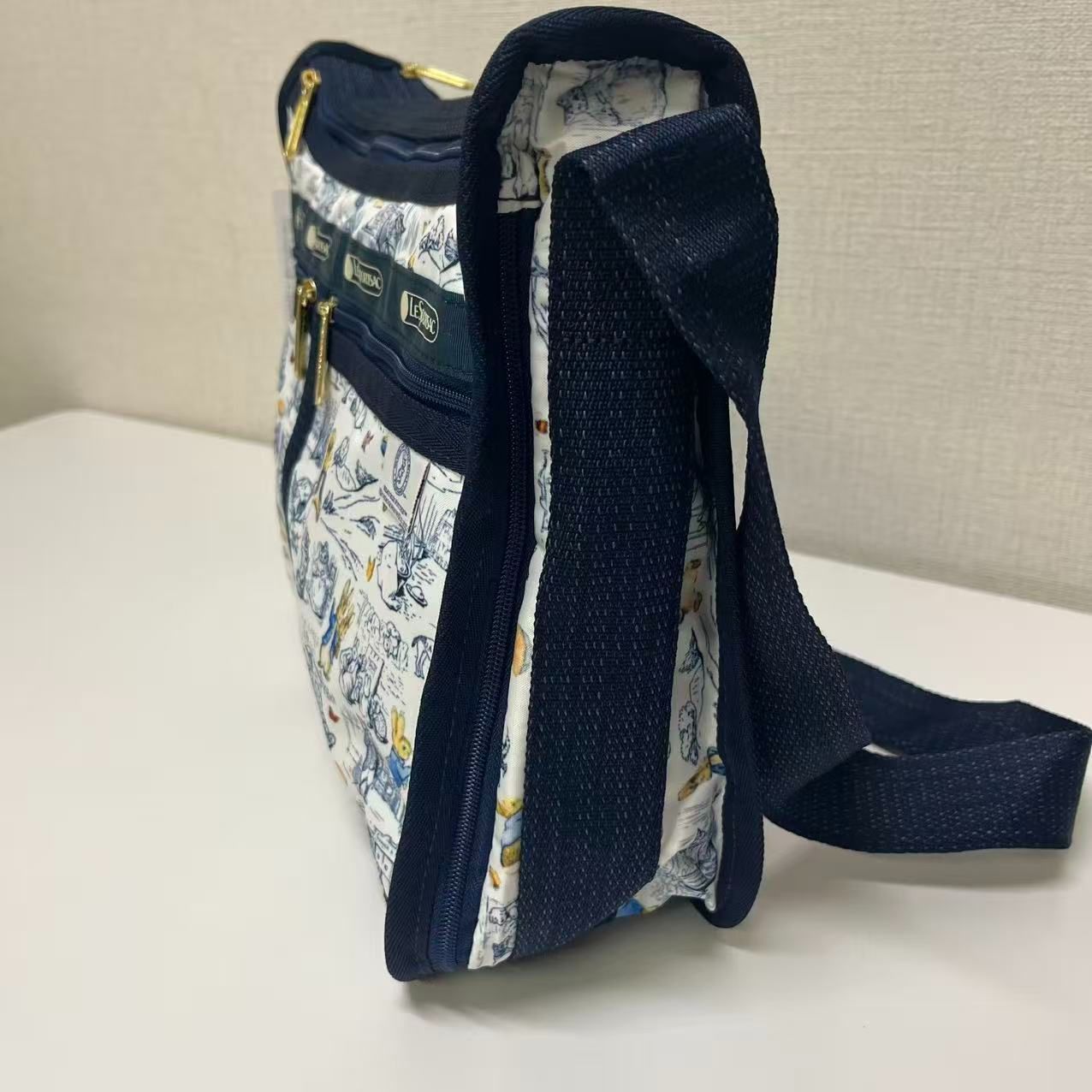 レスポートサック ショルダーバッグ ポーチ付き 7507 LeSportsac