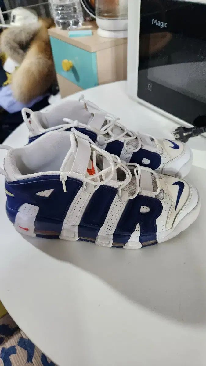 ナイキ エア モア アップテンポ 白スニーカー