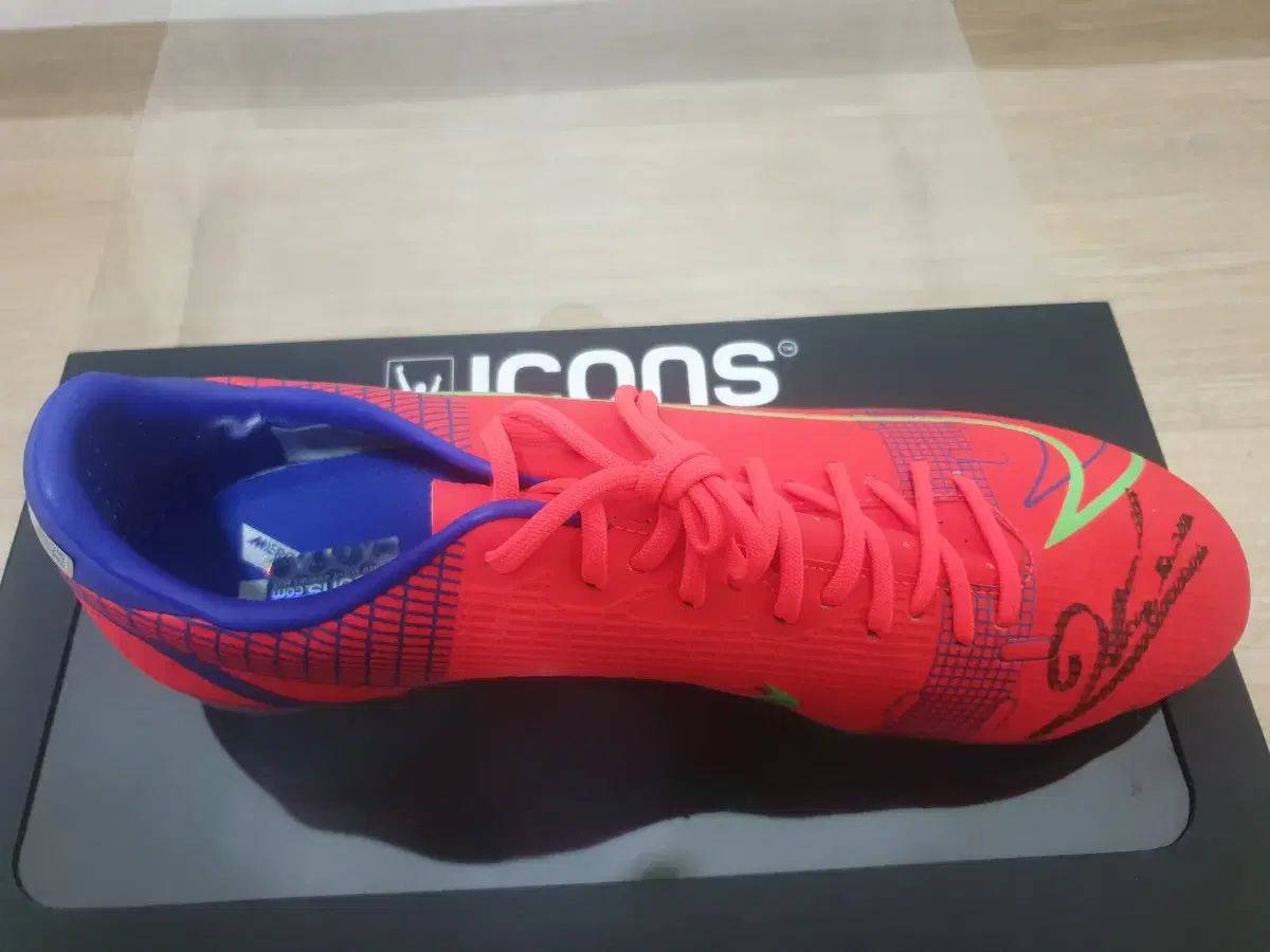 アイコンズ 販売 レヴァンドフスキ サイン入り サッカーシューズ ファナティクス ベケット認証