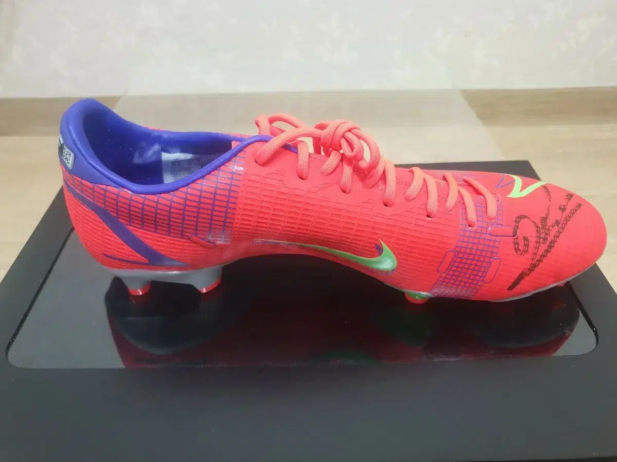 アイコンズ 販売 レヴァンドフスキ サイン入り サッカーシューズ ファナティクス ベケット認証