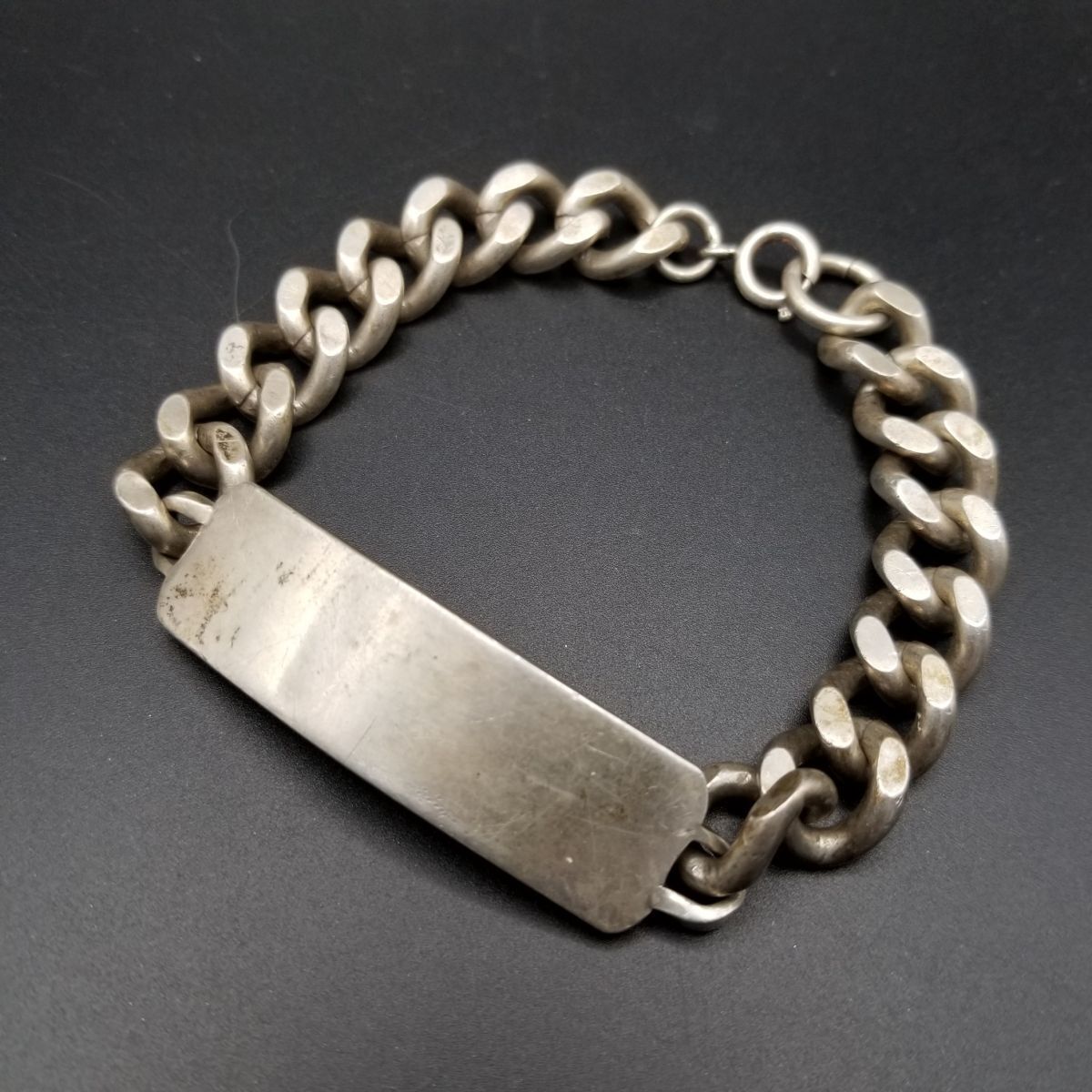 1979年 英国 ヴィンテージ IDタグ 長方形プレート 925 シルバー ブレスレット 銀 LONDON ホールマーク UK メンズ 大ぶり 重厚感 Y 22 Q