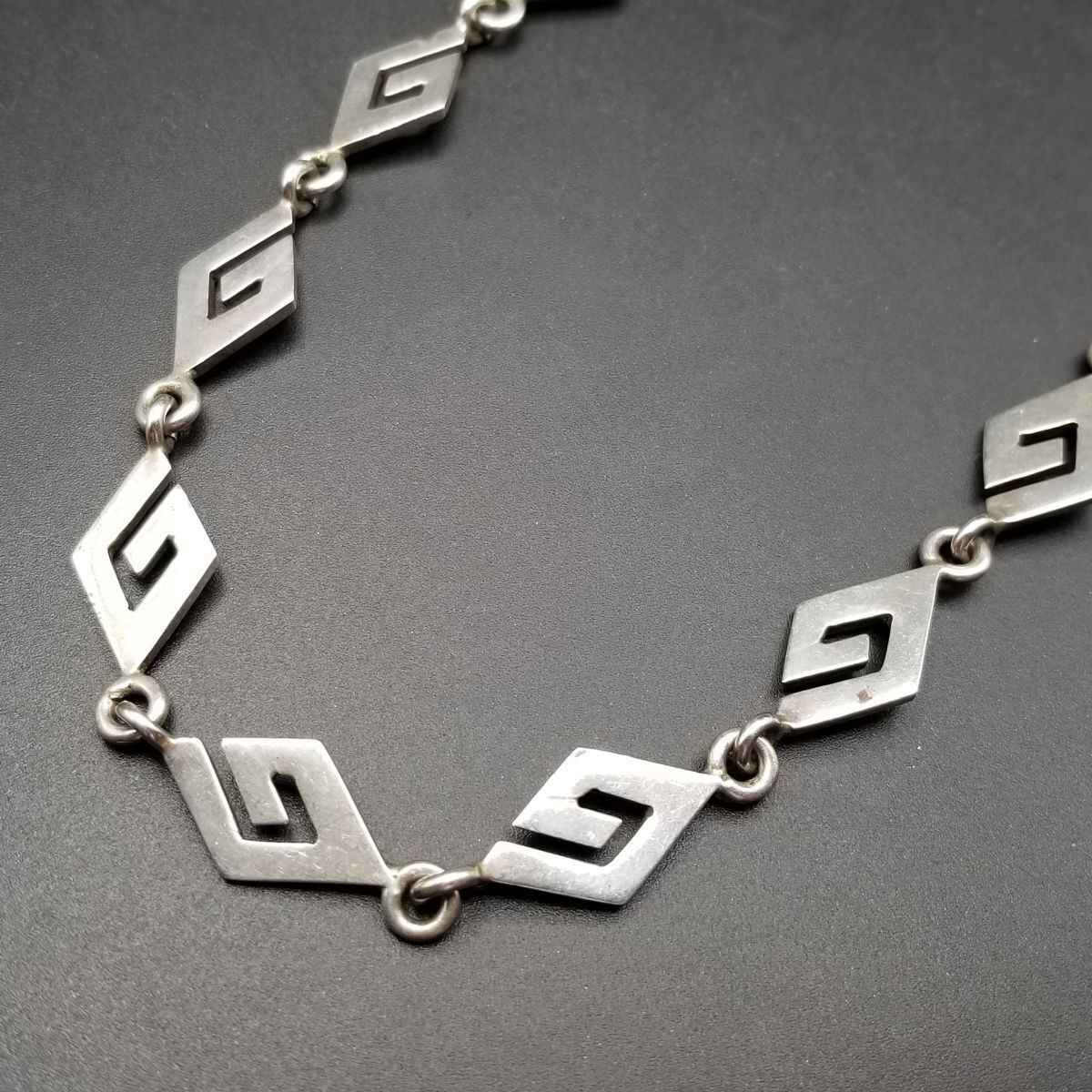 1997年 ヴィンテージ ダイヤカット ひし形 雷紋チェーン 925 シルバー ネックレス マンテル 銀 英国 Edinburgh Import ホールマーク. Y22-R