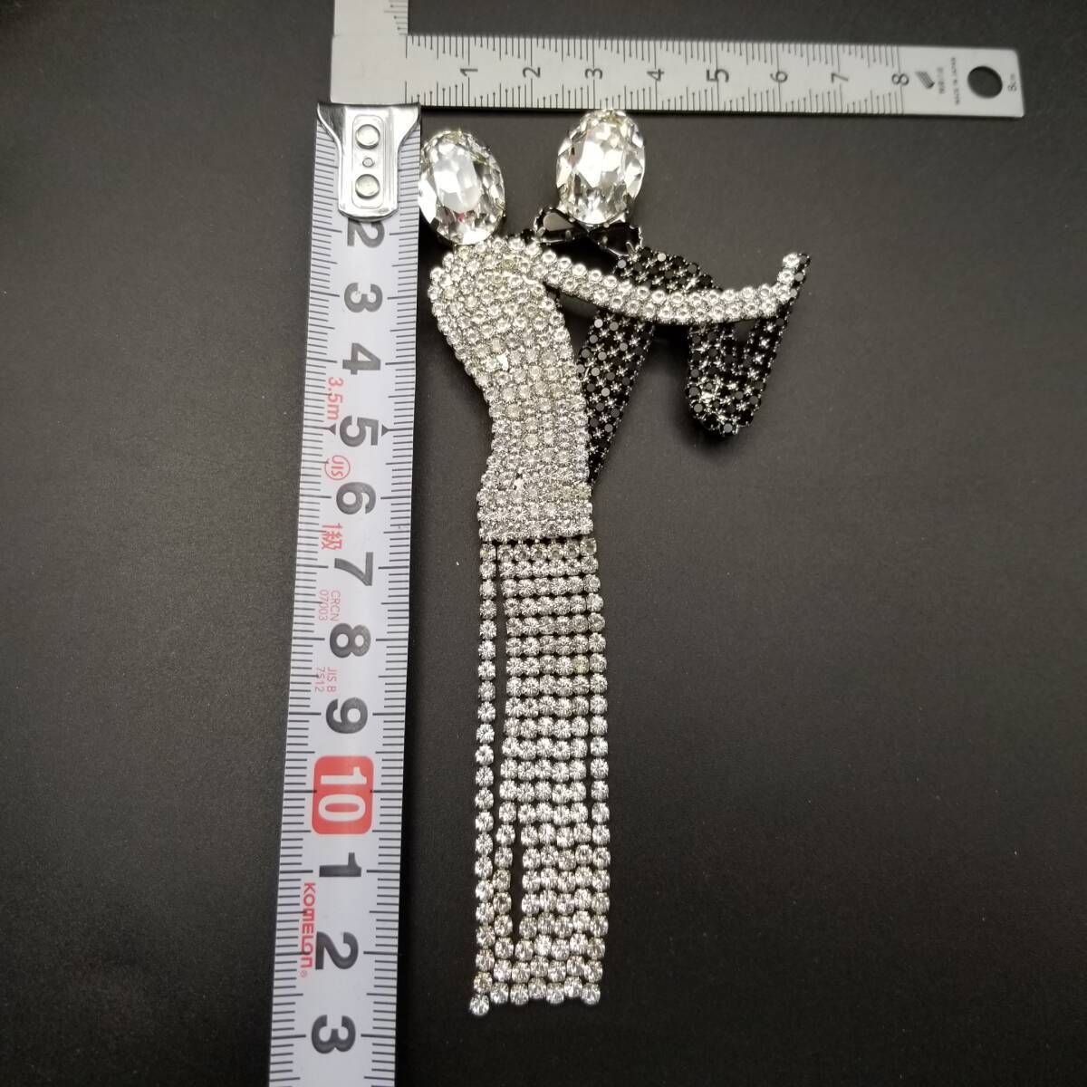 Butler & Wilson 英国 ダンスをする男女 ラインストーン ブローチ 小売