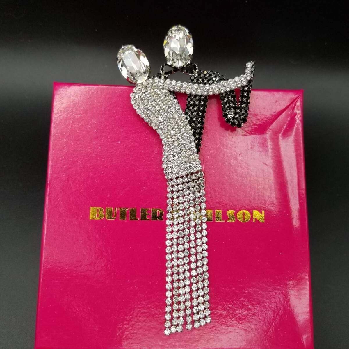 Butler & Wilson 英国 ダンスをする男女 ラインストーン ブローチ