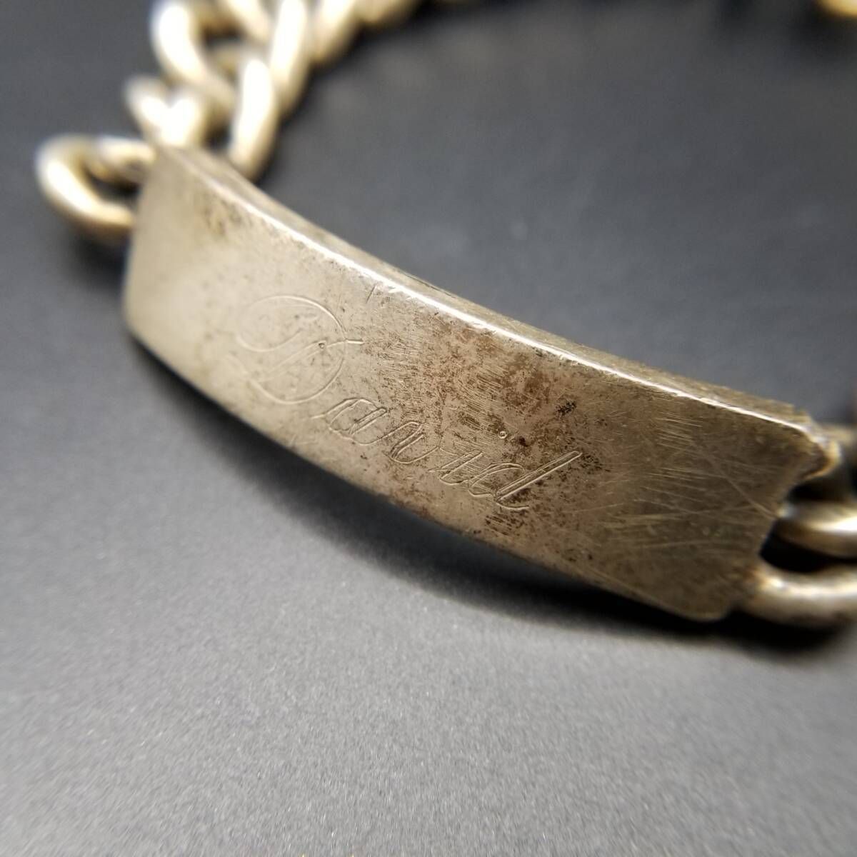 1979年 英国 ヴィンテージ IDタグ 長方形プレート 925 シルバー ブレスレット 銀 LONDON ホールマーク 重厚感 ネーム彫金 David Y 22-I