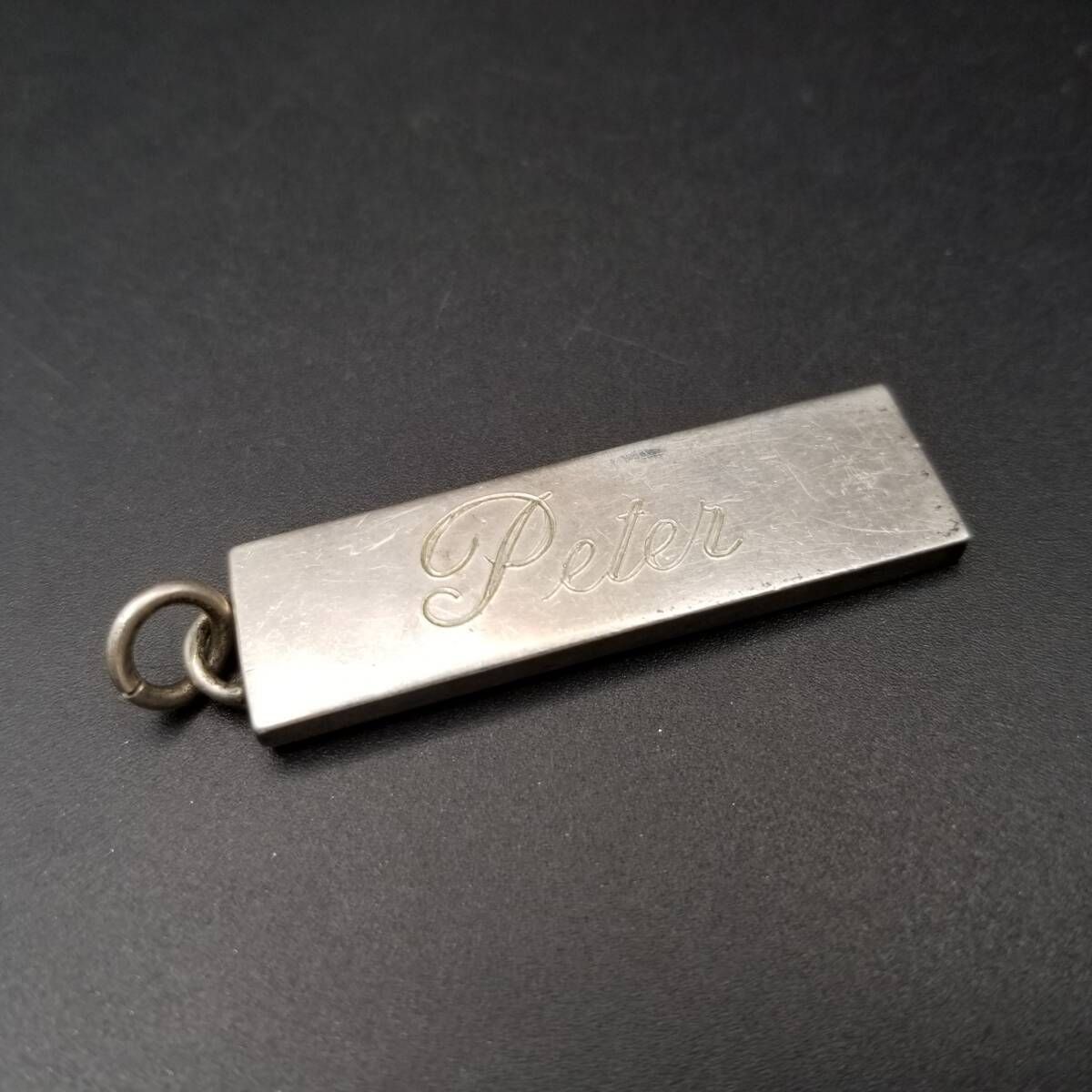 1977年 英国 ヴィンテージ 縦長 長方形バー 925 シルバー チャーム