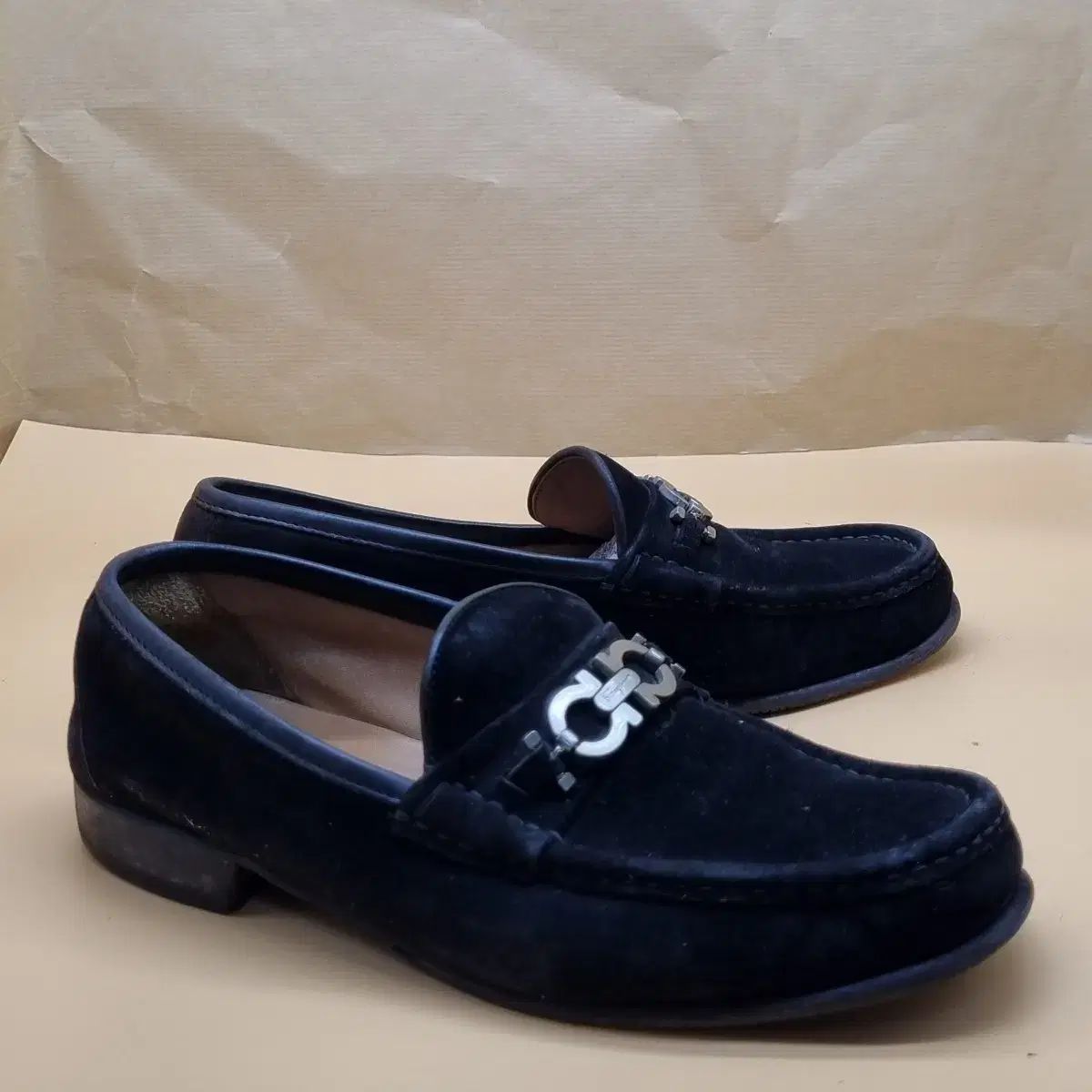 フェラガモ スウェード ガンチーニ メンズ ローファー 8 260 265