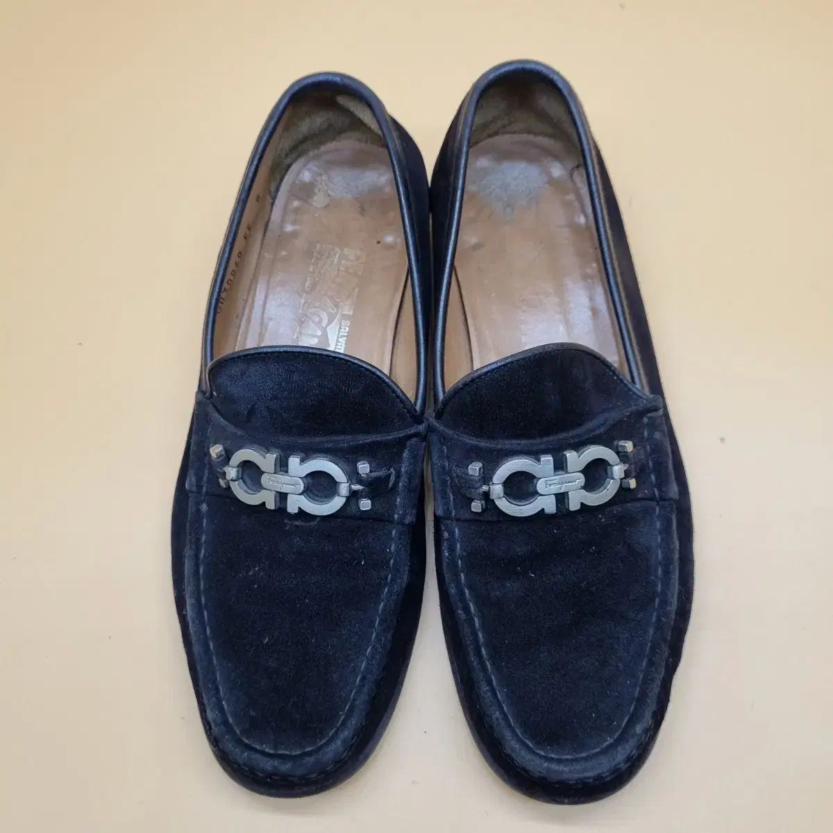 フェラガモ スウェード ガンチーニ メンズ ローファー 8 260 265