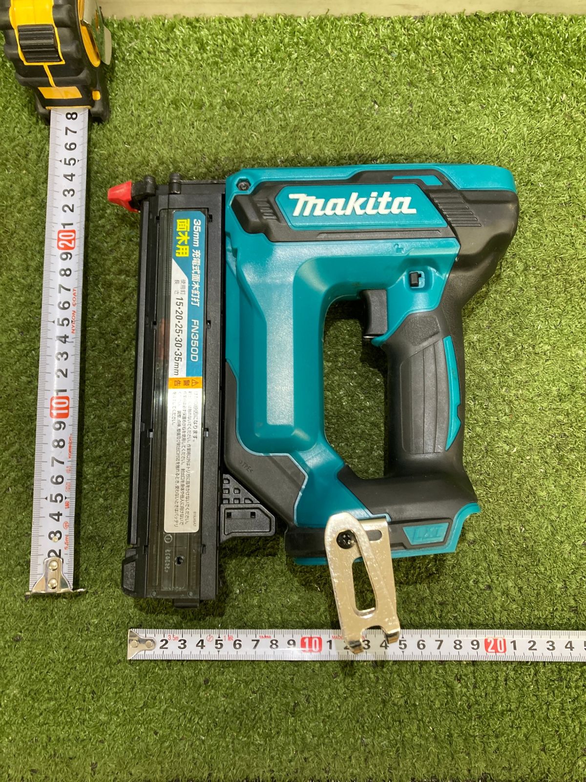 品 0921 makita マキタ 35㎜18 v充電式面木釘打 本体のみ FN 350 DZ