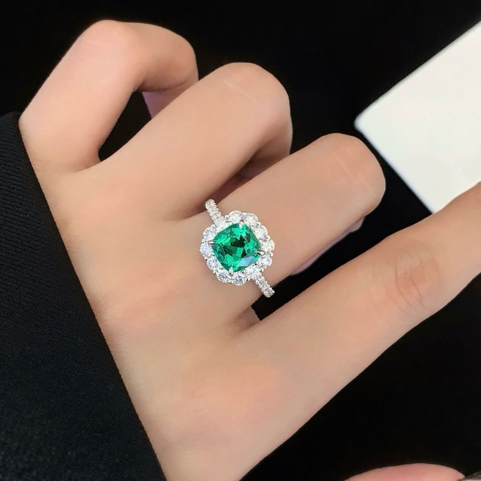 【鑑定済】エメラルド k18 ホワイトゴールド ダイヤモンド〜！週末セール！〜 エメラルドリング／K18／ホワイトゴールド／合計2.29ct／ホワイト