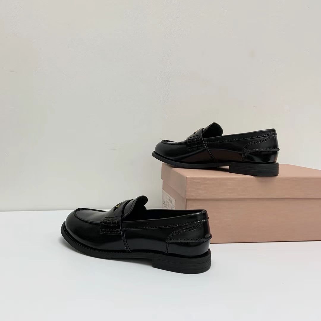 美品☆ MIUMIU ミュウミュウ 金貨 レザー ローファー ブラック - メルカリ