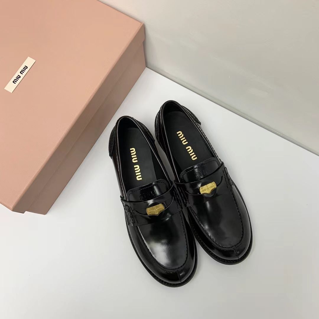 美品☆ MIUMIU ミュウミュウ 金貨 レザー ローファー ブラック - メルカリ