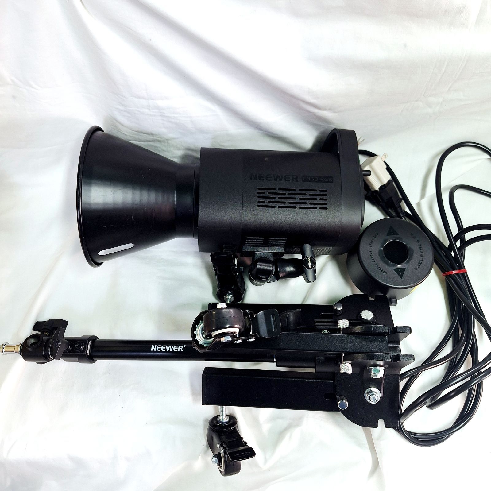 スタンド付 NEEWER フル LEDビデオライト CB 60 RGB 撮影照明