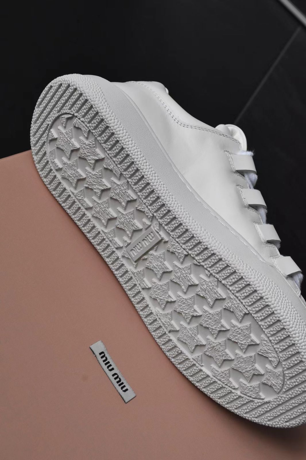 大人気 MIUMIU ミュウミュウ レディース ファッション スニーカー