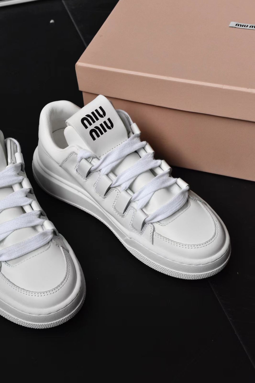 大人気 MIUMIU ミュウミュウ レディース ファッション スニーカー