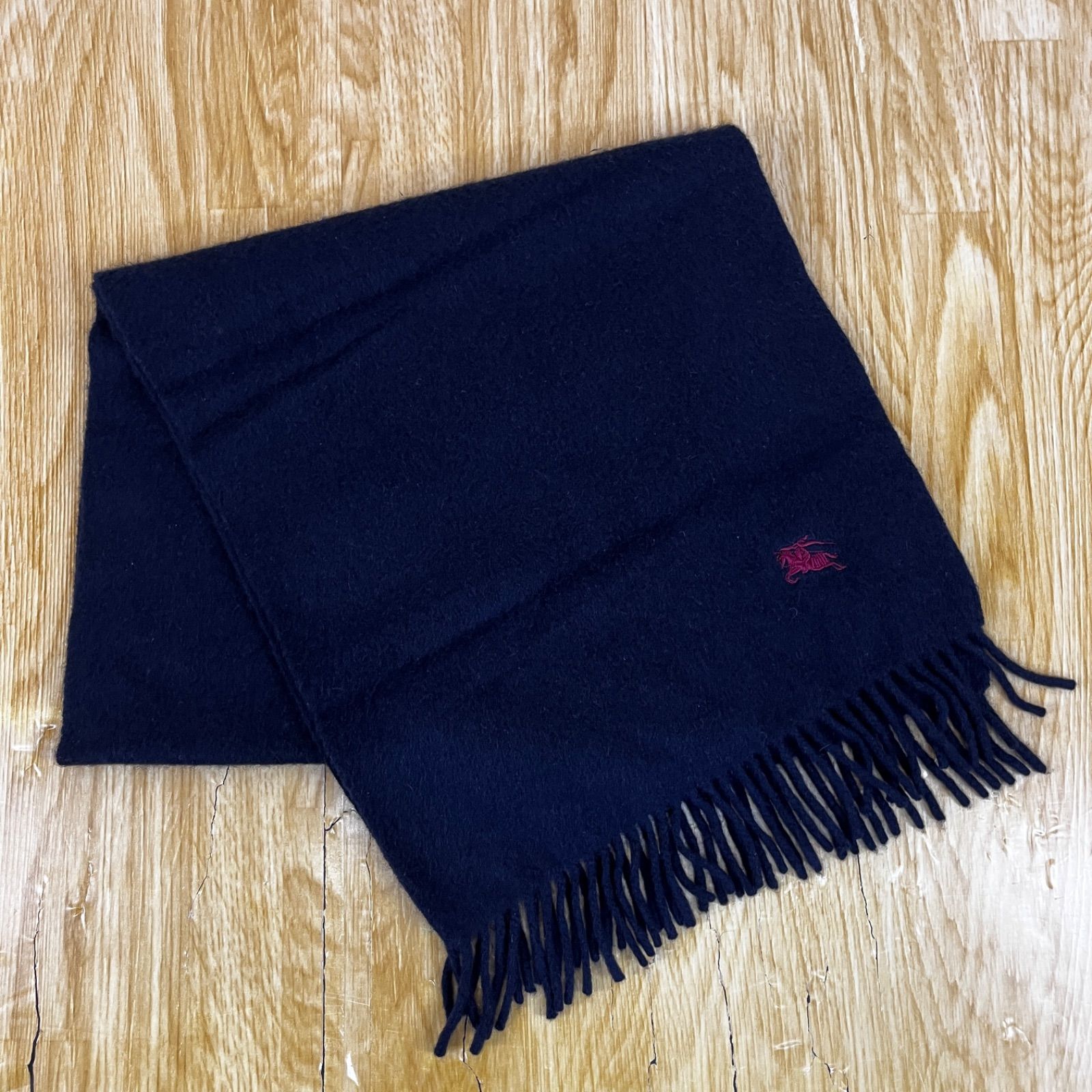 バーバリーズ カシミヤロゴ刺繍マフラー (ネイビー/130) - メルカリ