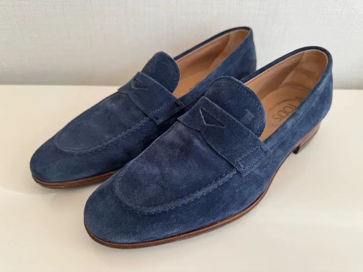 トゥービー ブルー スウェード ローファー 6 5