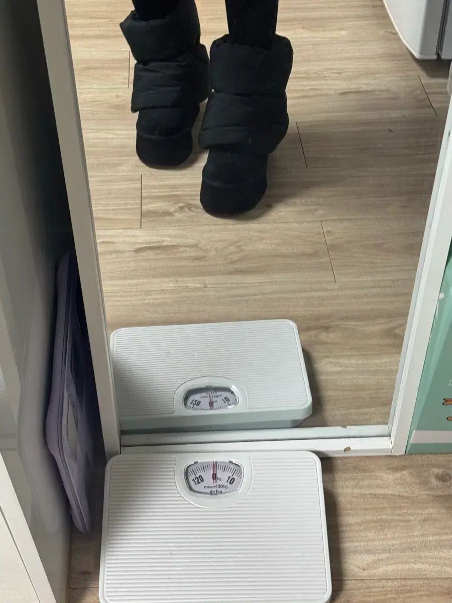 UGG アグ クラシック ミニ ディッパー フラットフォーム ブーツ ブラック