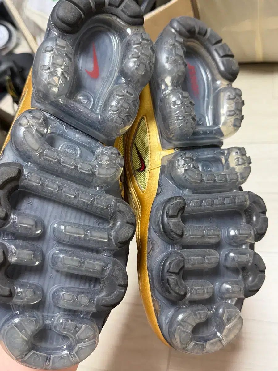 ナイキ エア ヴェイパーマックス97 メタリック GOLD AJ 7291-700