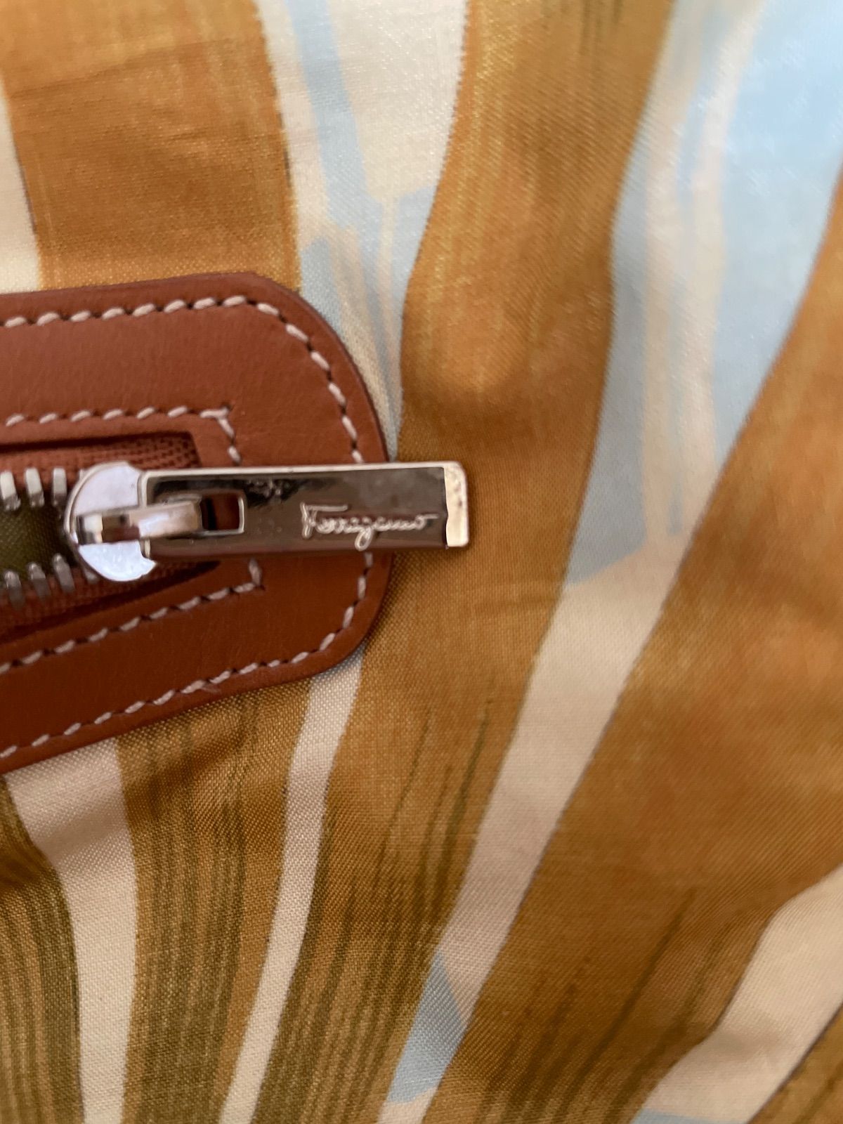 フェラガモFerragamoリバーシブルハンドバッグ トートバッグ ヒョウ柄 