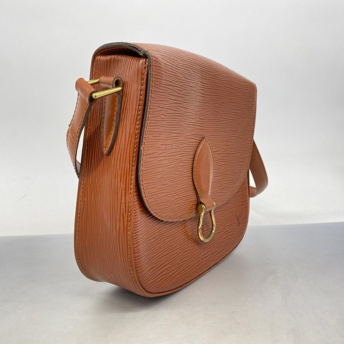 5oe6023】ルイヴィトン ショルダーバッグ エピ サンクルー M52193