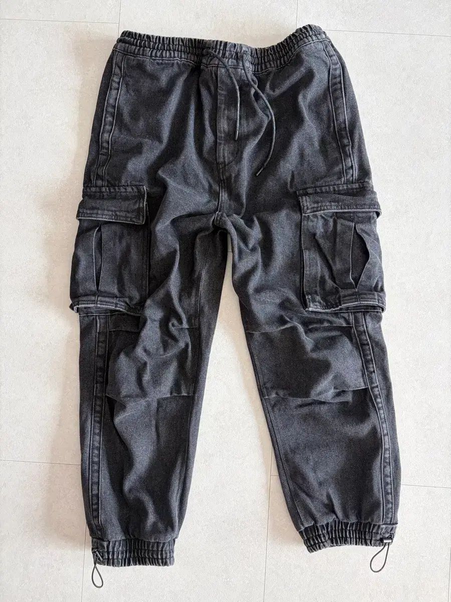 ジュンジェイ ブラックデニム ジョガーパンツ