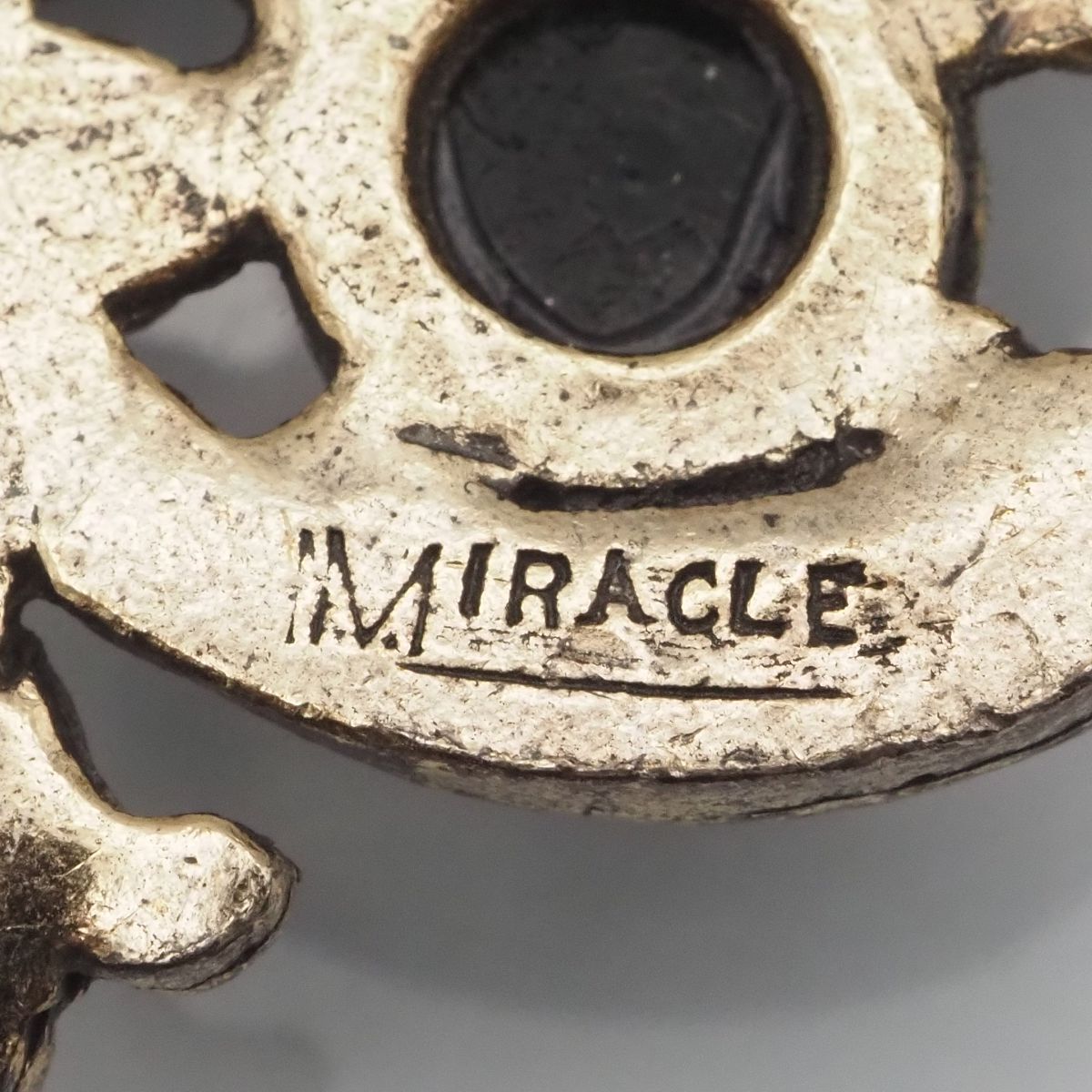 J585 イギリス ヴィンテージ MIRACLE ミラクル BRITAIN刻印 ブローチ