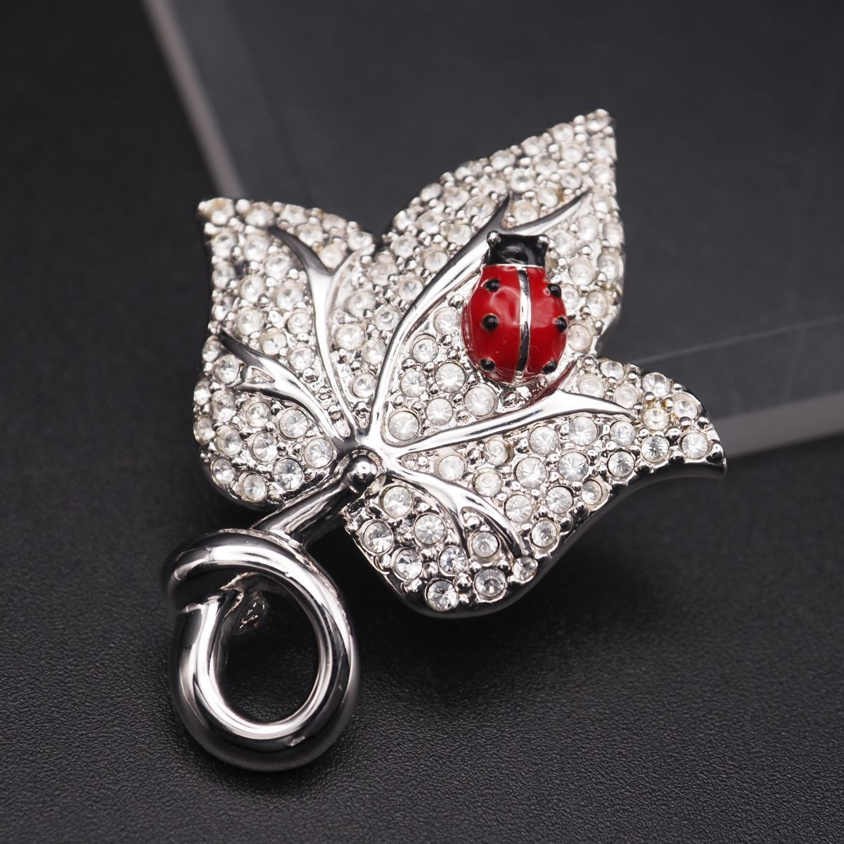 J576 スワロフスキー SWAROVSKI ブローチ てんとう虫 昆虫 リーフ