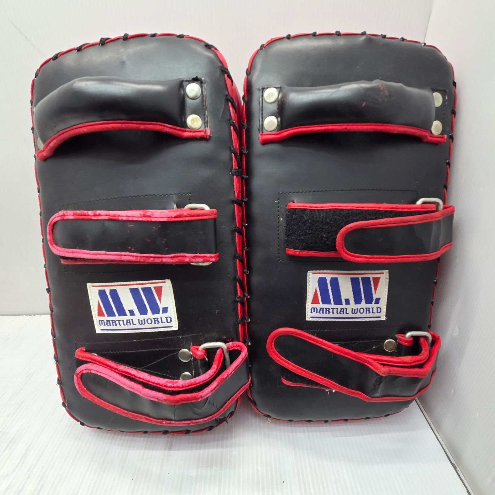 12 S00381 MARTIAL WORLD マーシャルワールド キックミット TWINS