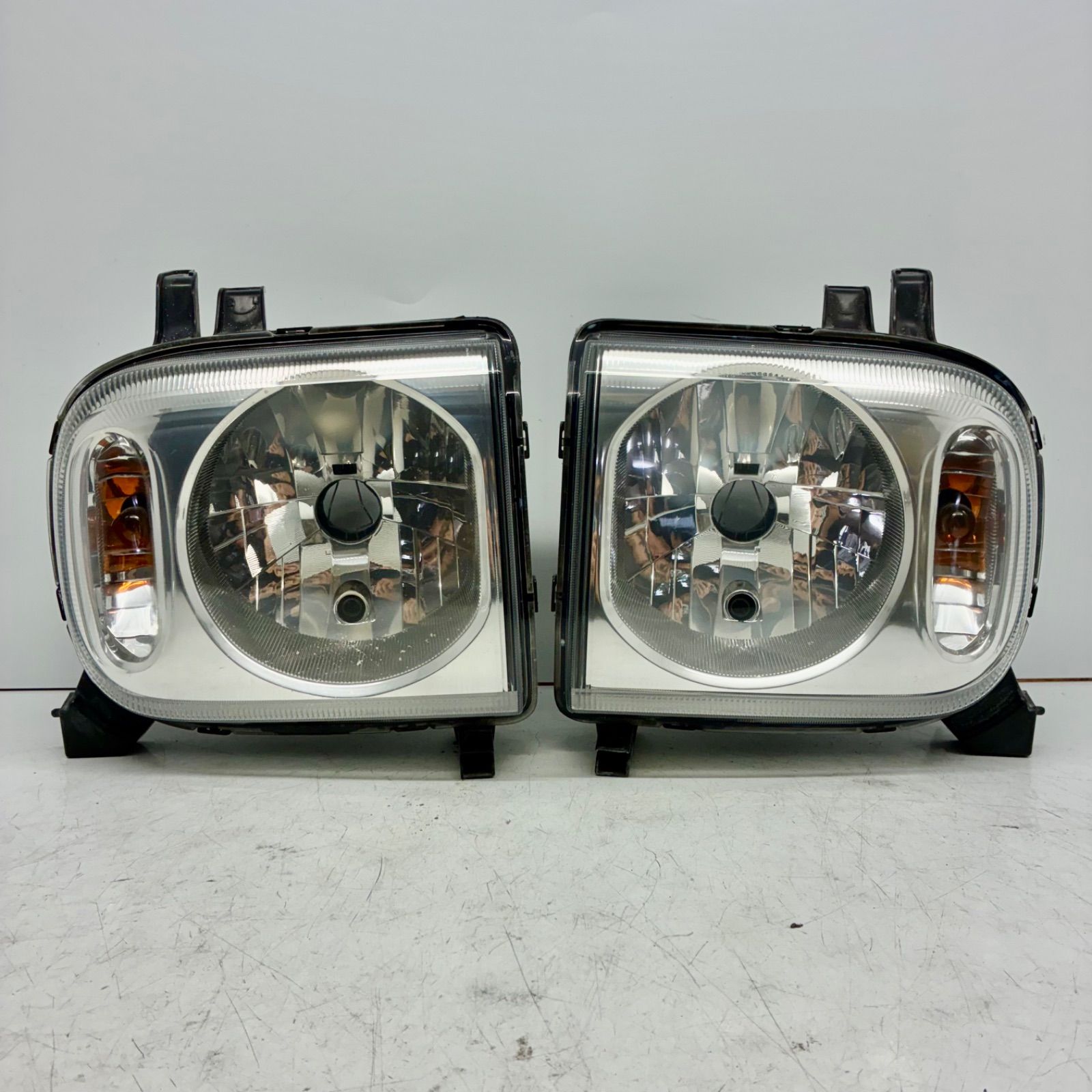 美品【コーティング済】スズキ HE21S アルト ラパン 後期 ヘッドライト